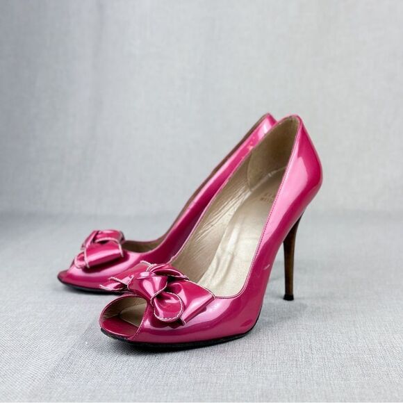 Stuart Weitzman Hot Pink Patent Leather Peep-Toe Heels with Bow, size US 10 - Picture 3 of 11